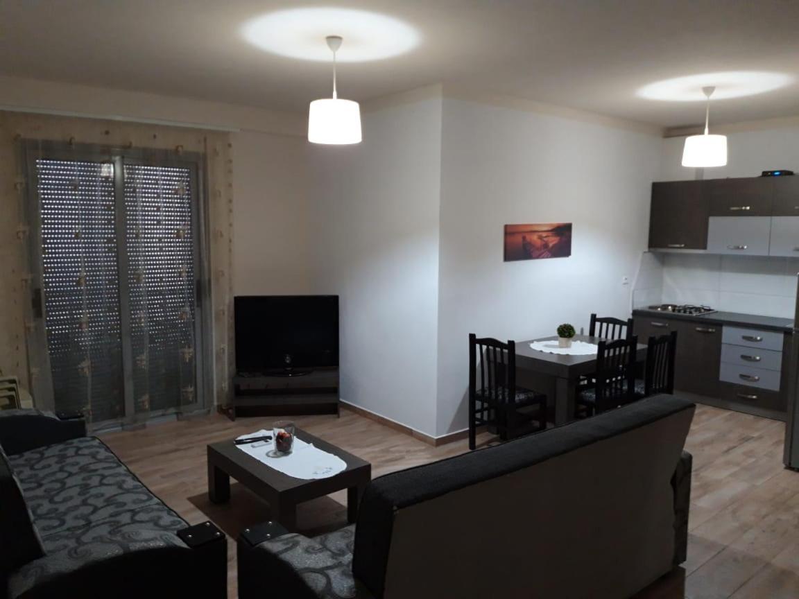 Disy Apartments Vlore Room photo